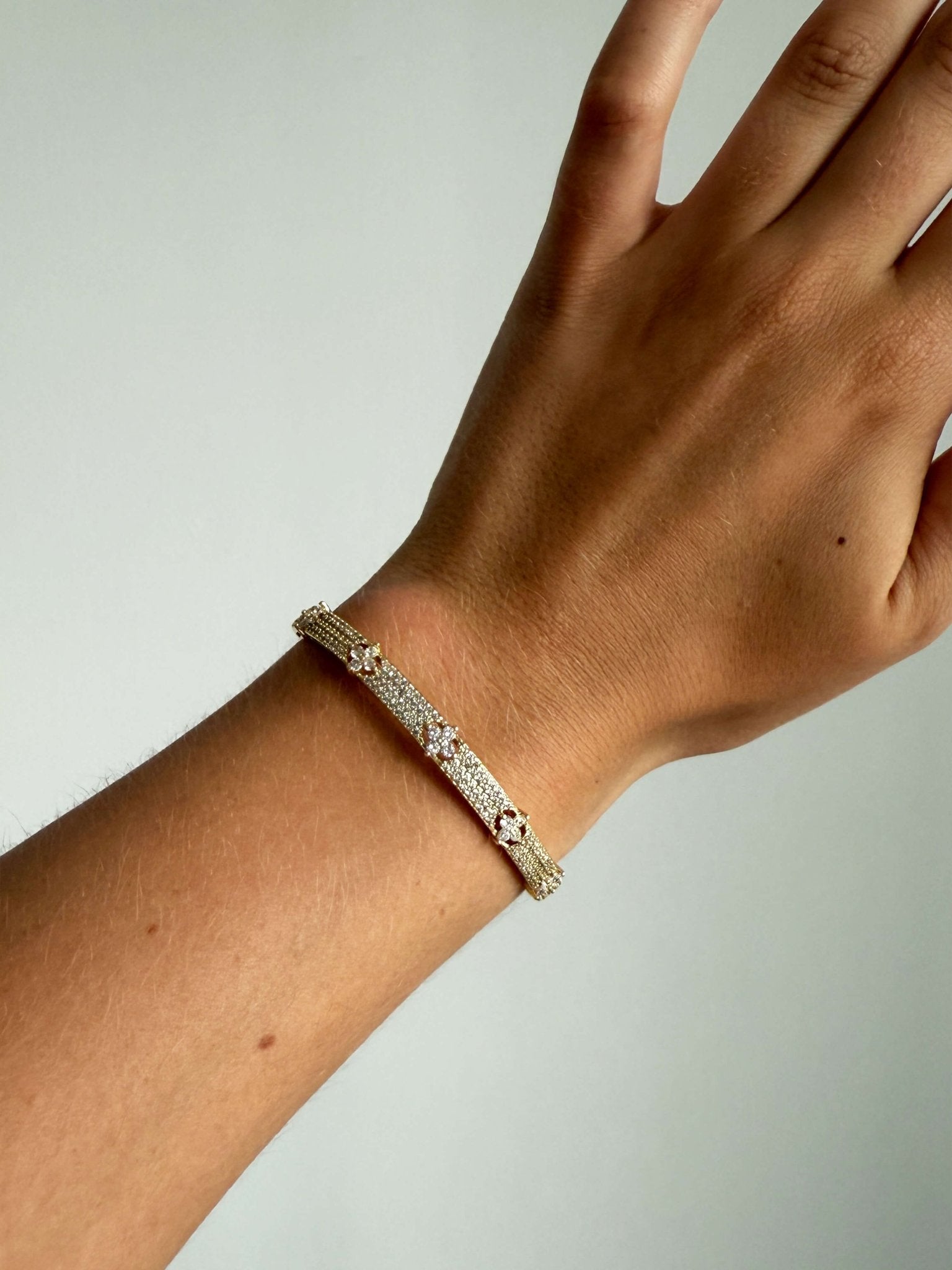ZEYA - Camille Cuff