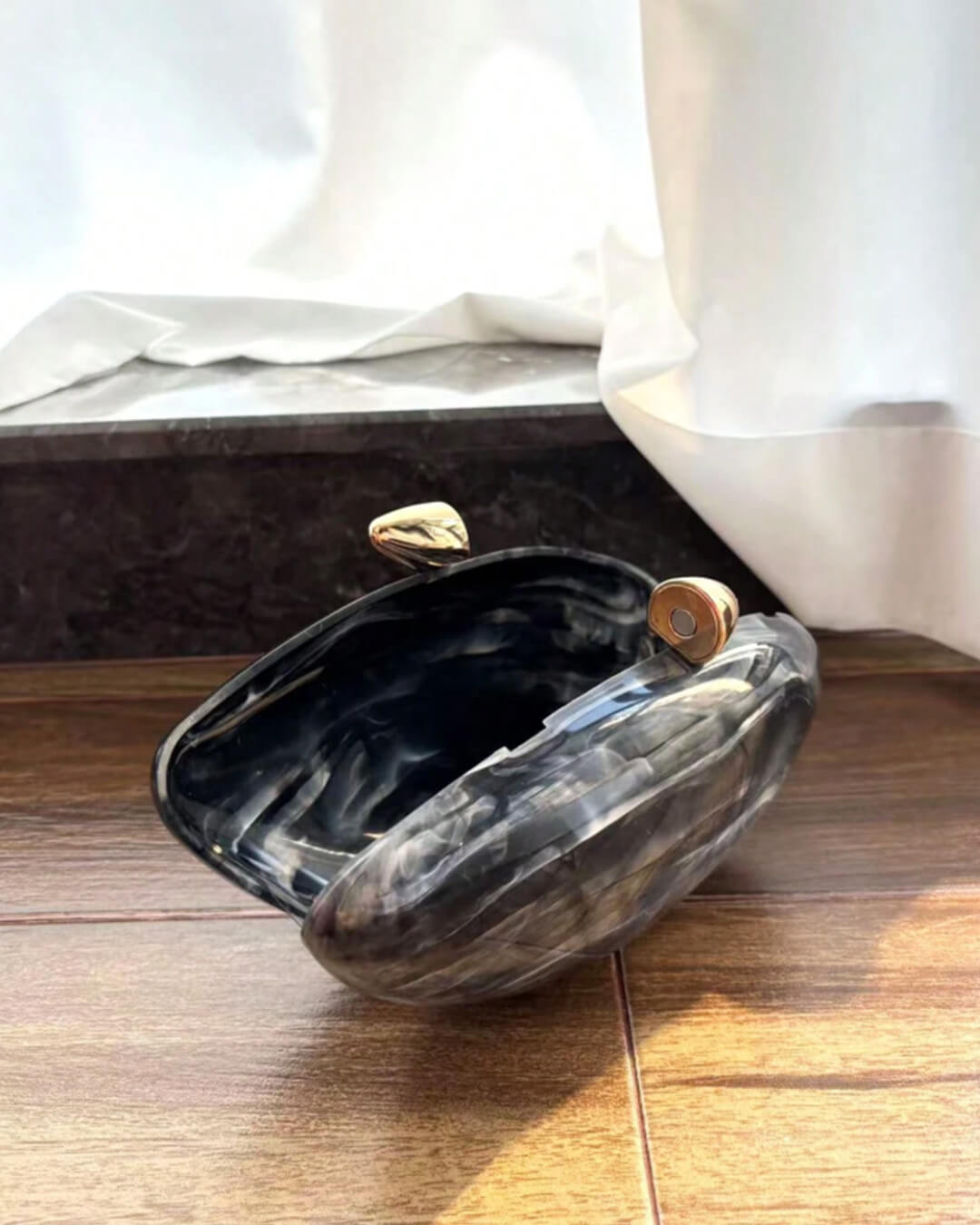 ZEYA - Miriam Shell-Shaped Acrylic Clutch